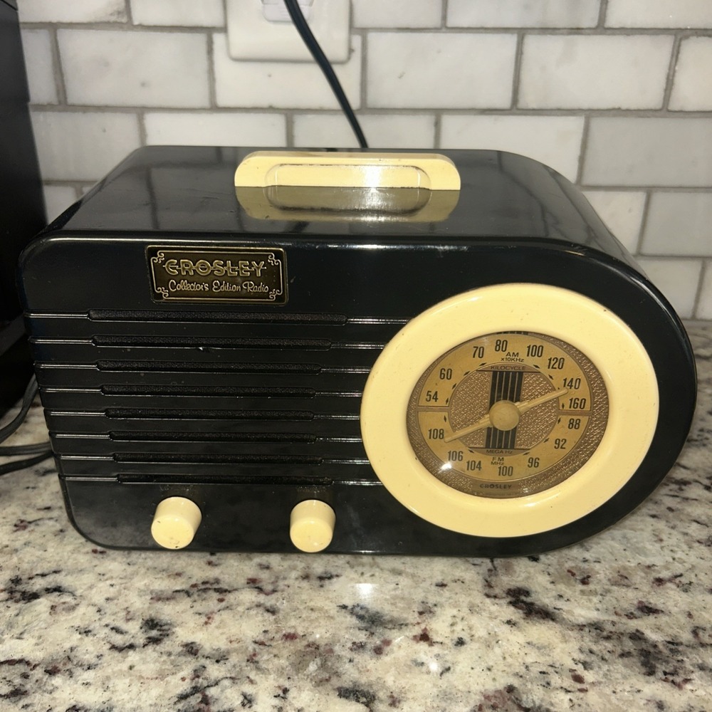 CROSLEY CR-2 Collector's Edition Radio, & Cassette Player‎ Vintage WORKS!